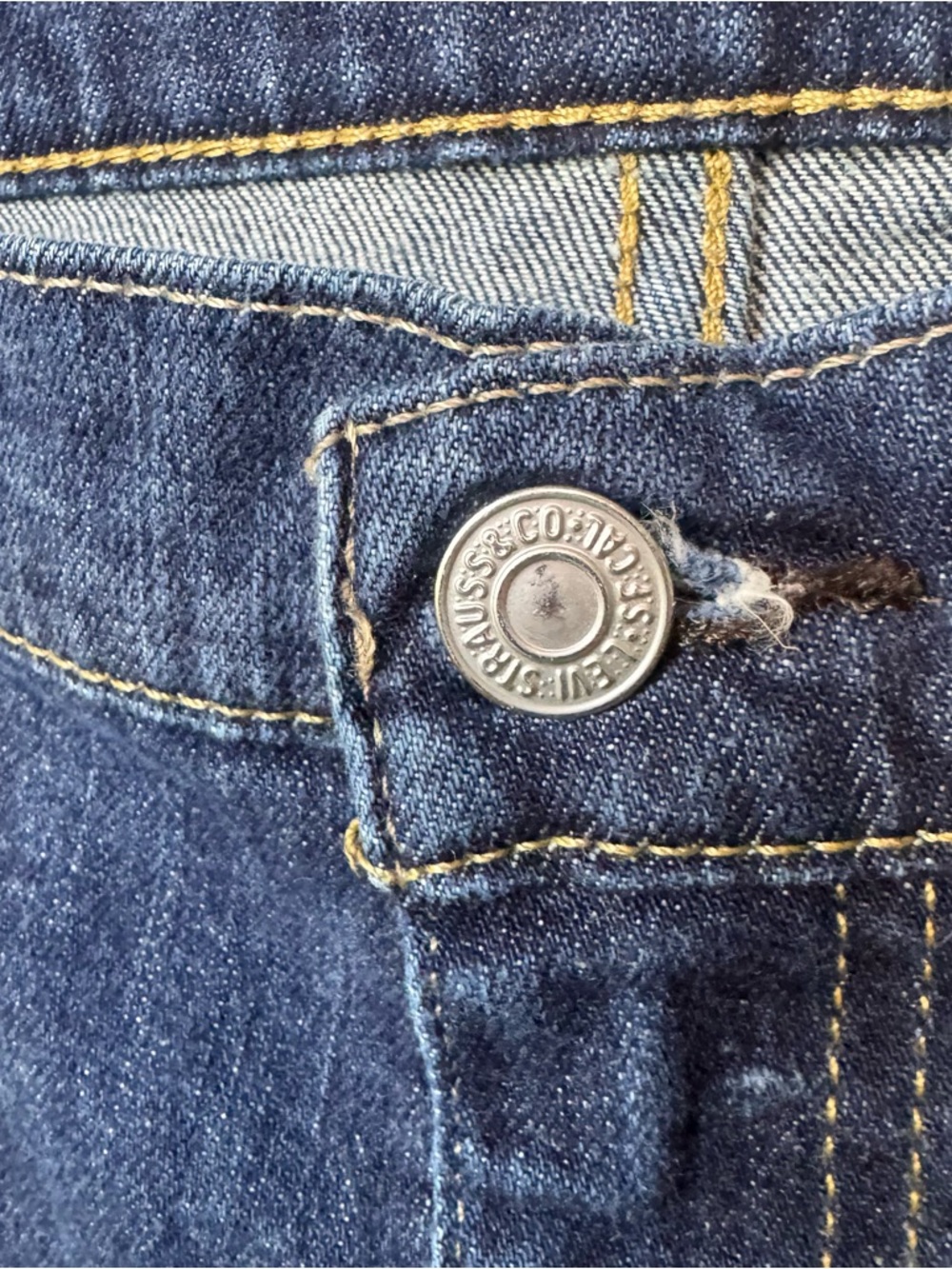 Levi's 513 Slim Straight Jeans in Dark Wash. Mens. 36x30 - Picture 4 of 10